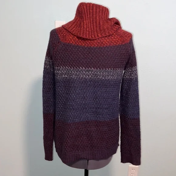 Maroon blue cute turtleneck sweater size small - Picture 3 of 5